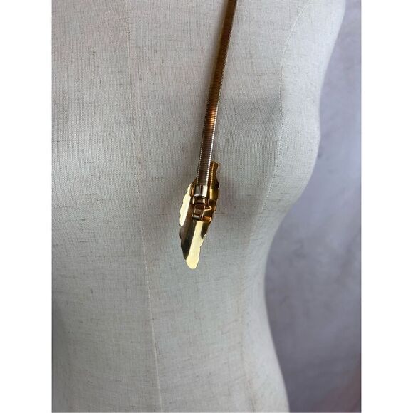 Vintage Mod Gold Tone Stretch Belt - Picture 7 of 8